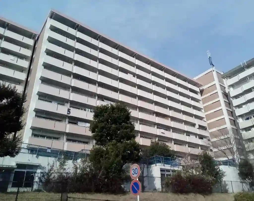 UR都市機構南神大寺団地5号棟 外観