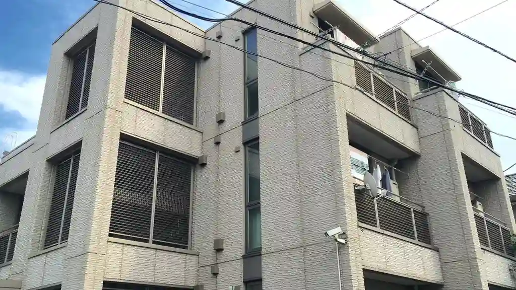 パウロニア99 外観