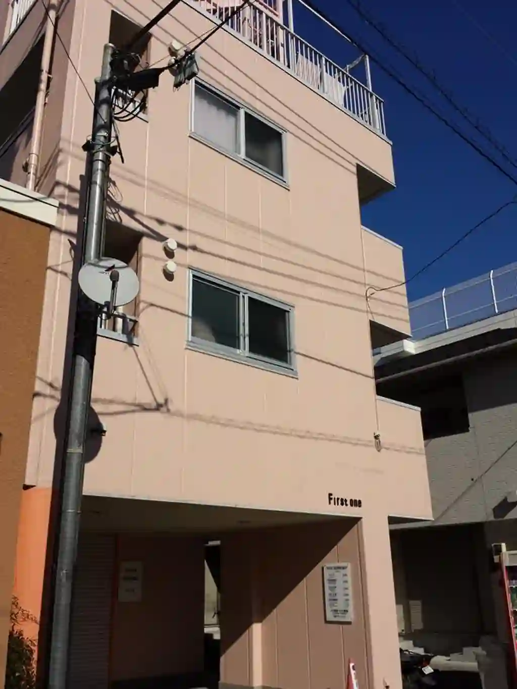 FIRST ONE 外観