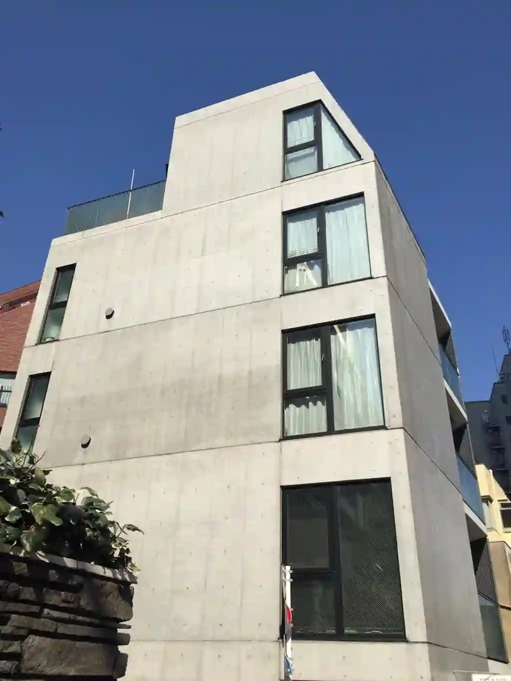 AKASAKAKFLATS 外観