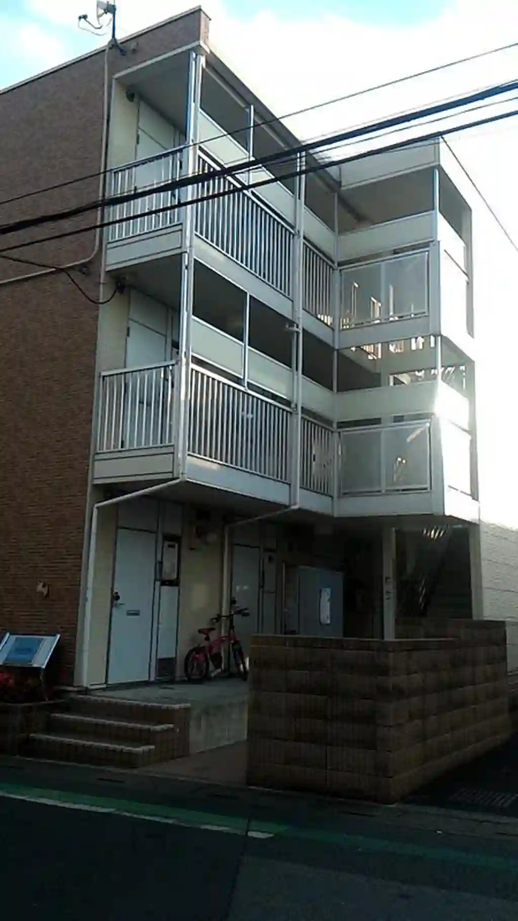 レオパレスアルテア日進 外観