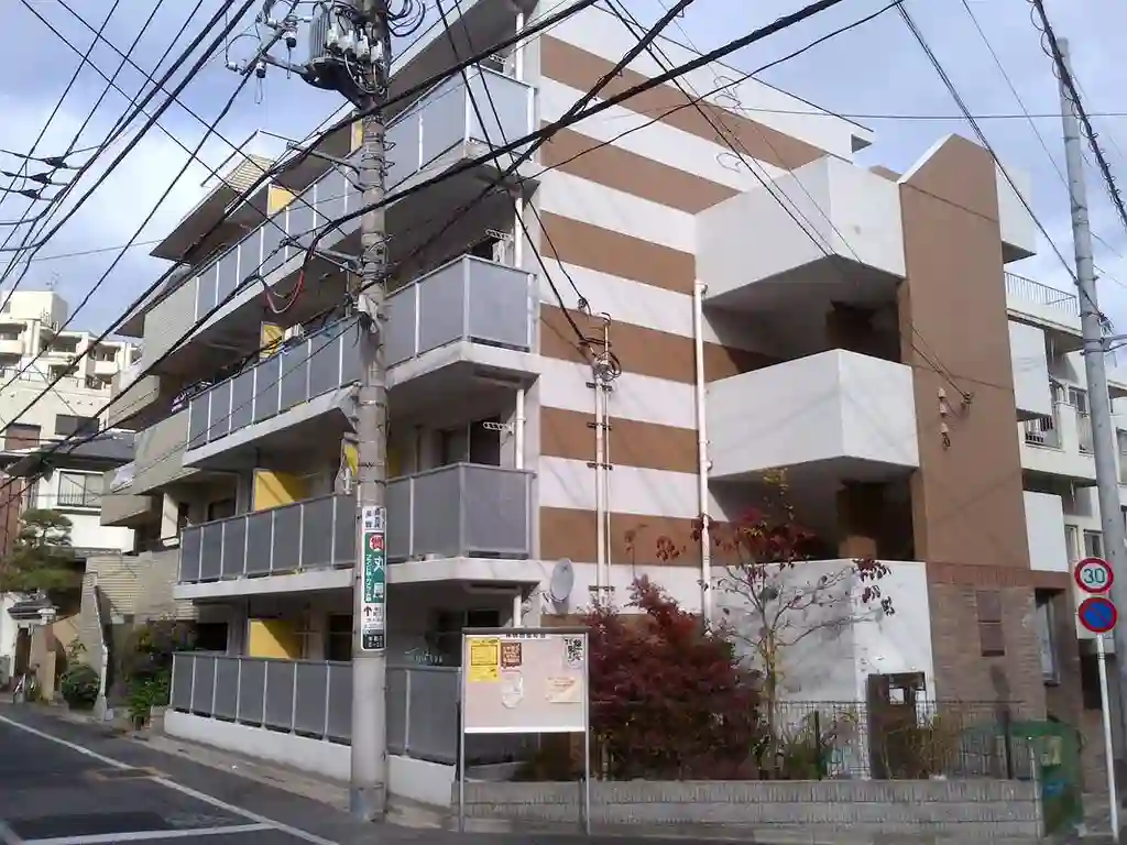 レオパレスカサリリオ 外観