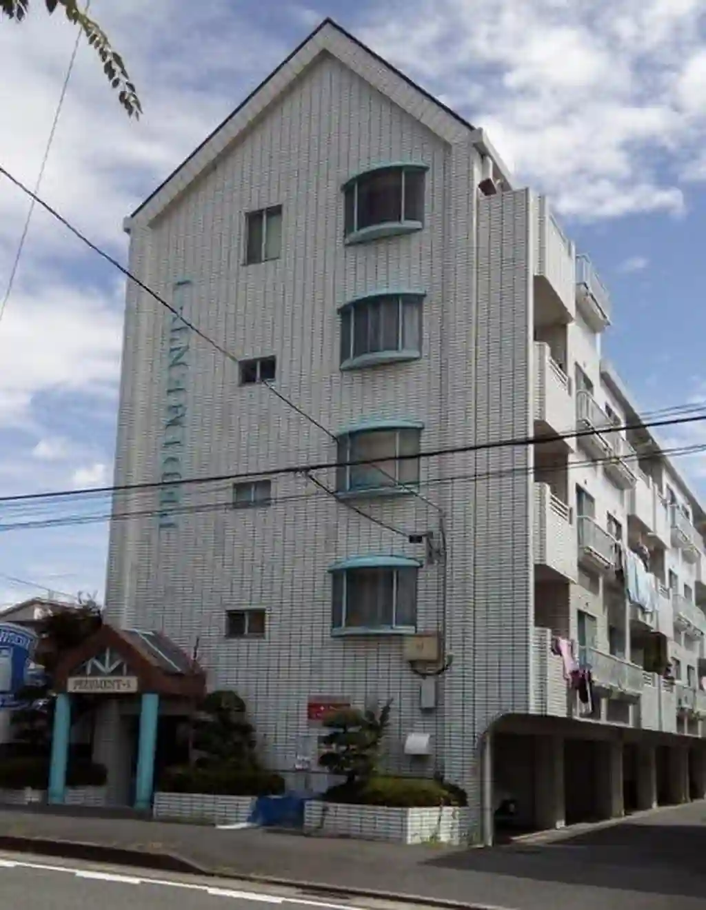 ペディメント・I 外観