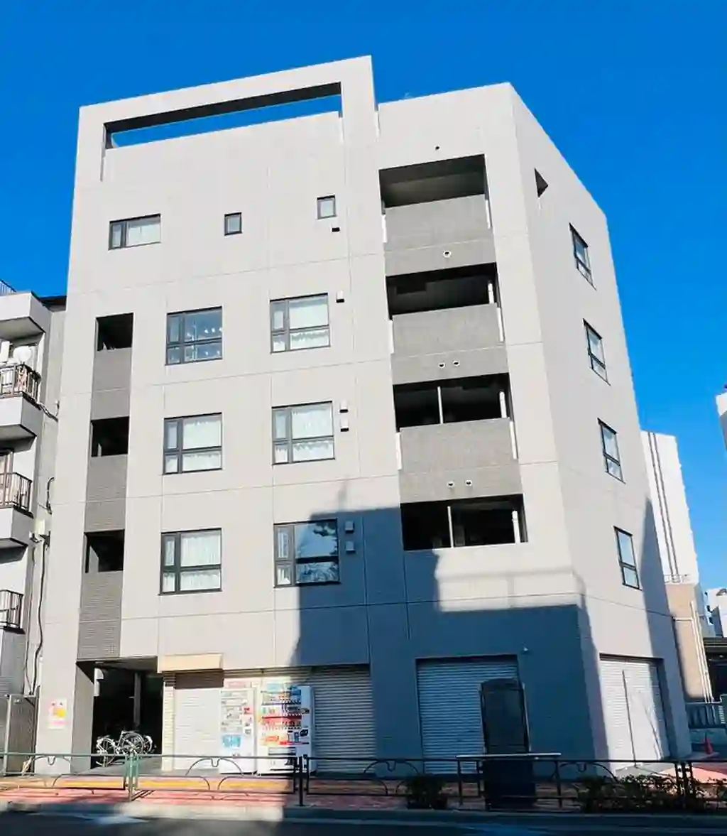 レフィナド 外観