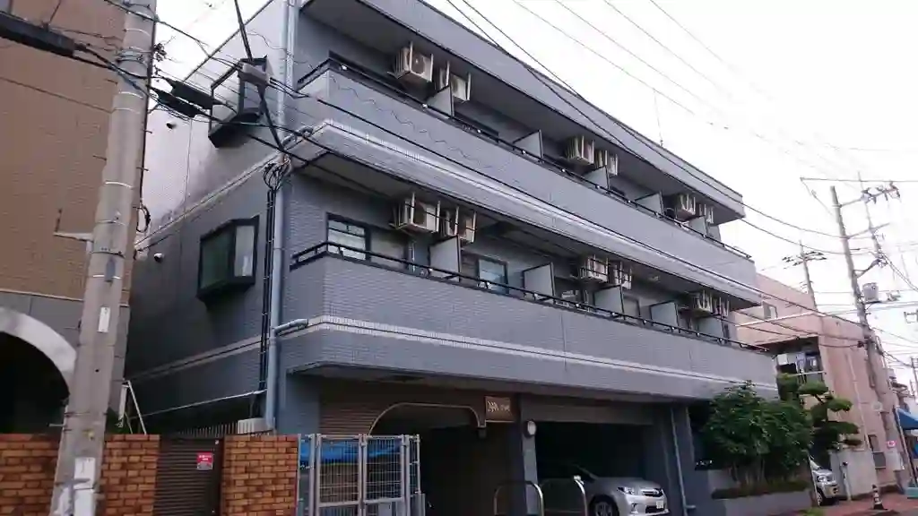 スリーエー・オム 外観