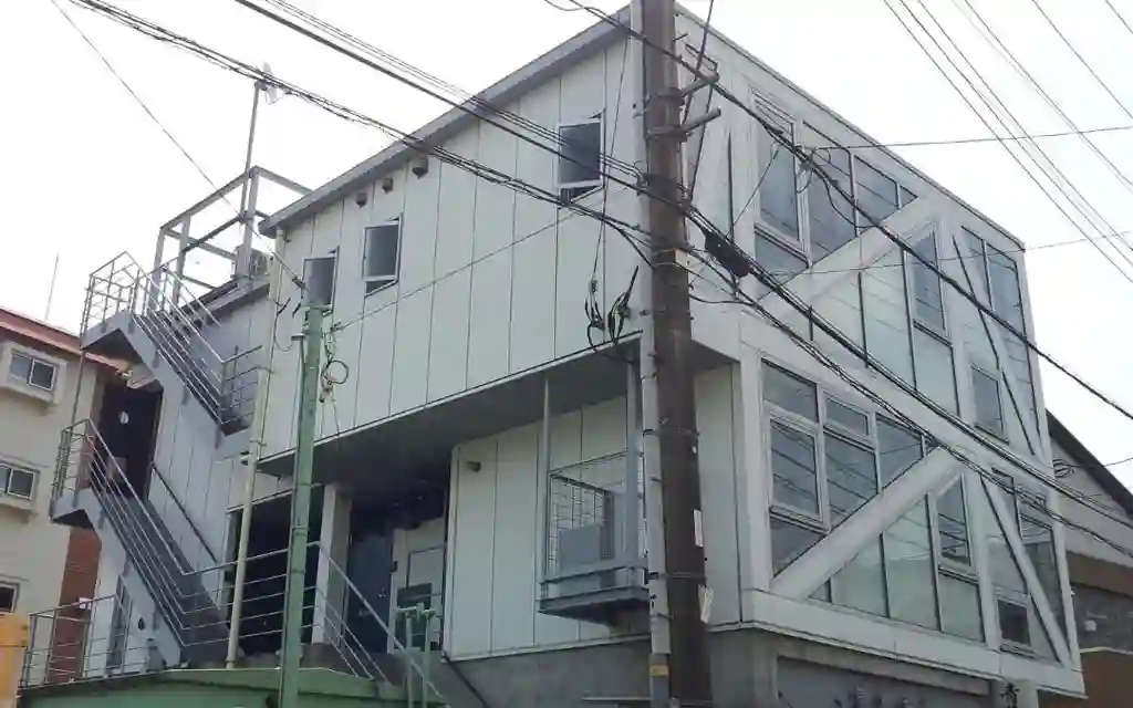 アオヤギ・ブレース 外観