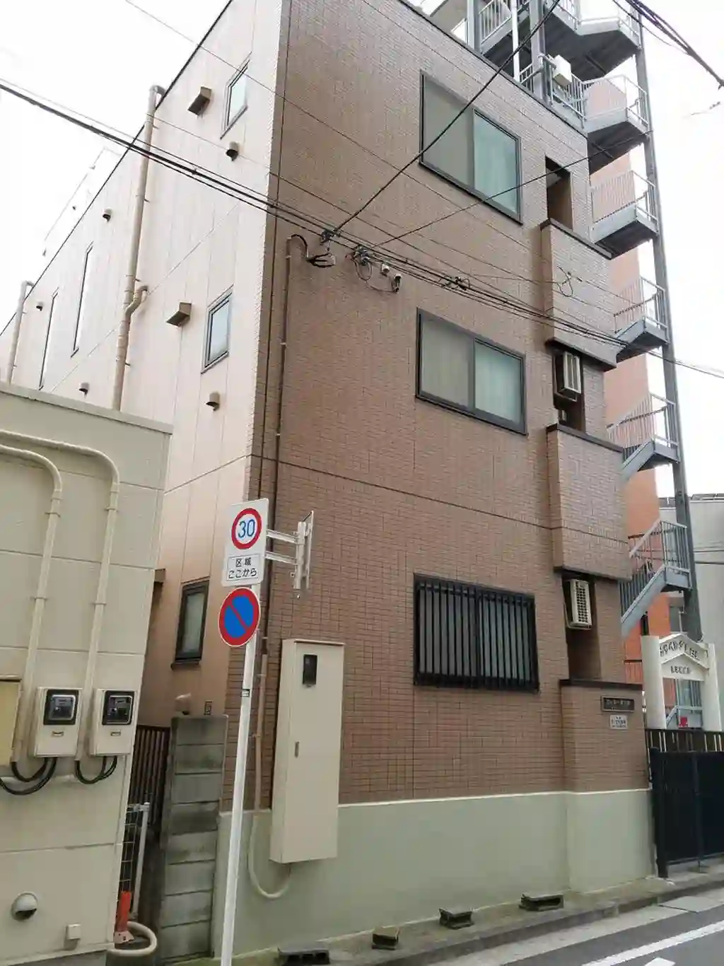 ロッキー東白楽 外観