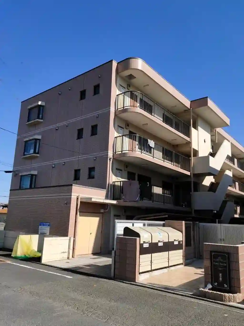 ファミーユ高倉 外観