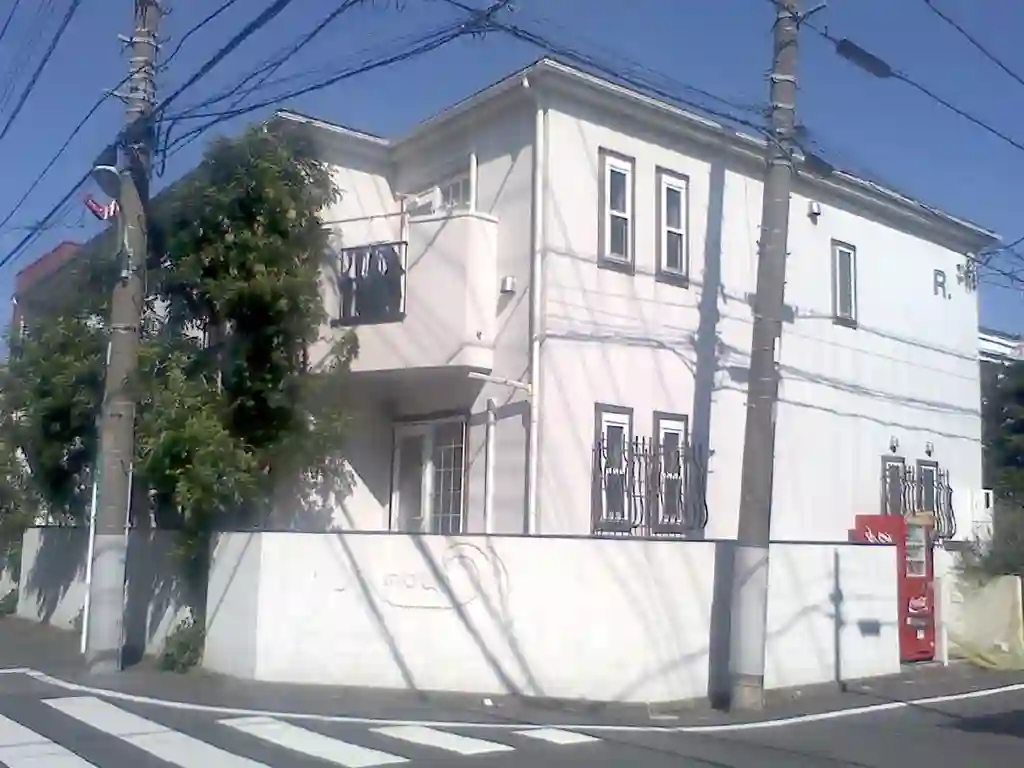 アムールR. 外観