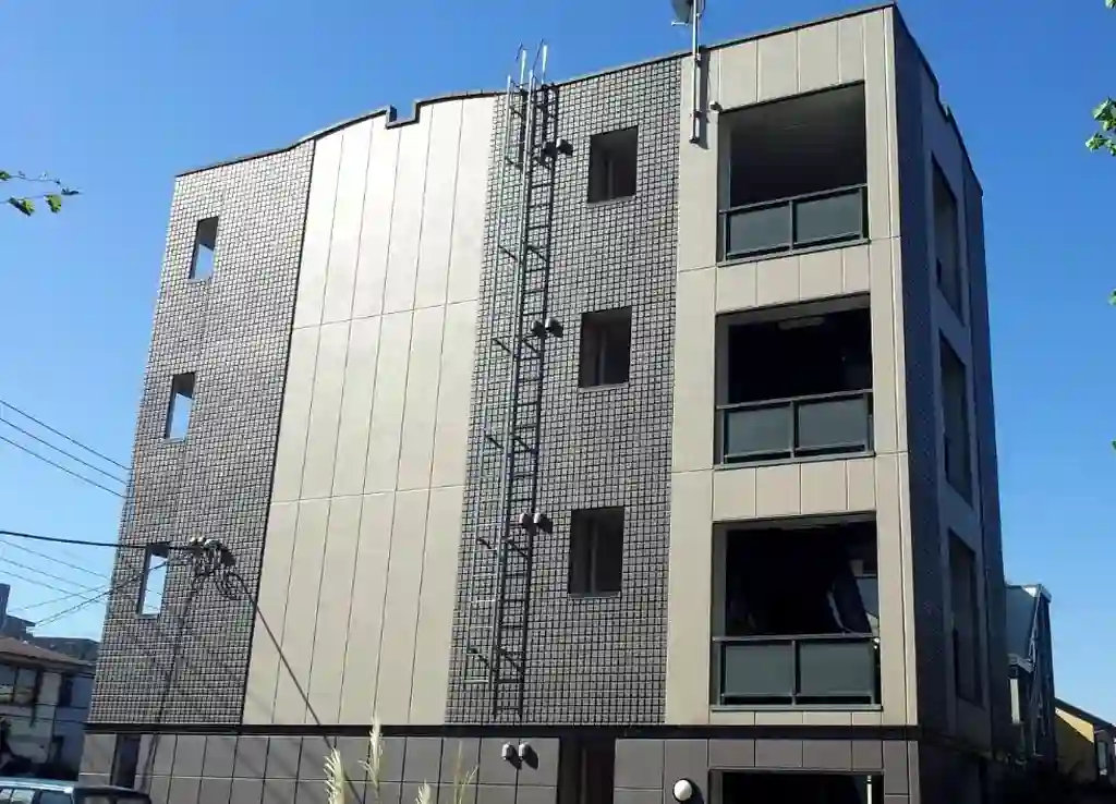 アンソレイニ 外観