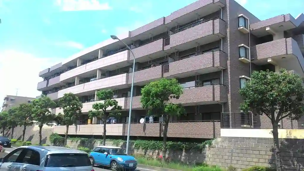 イースト 外観
