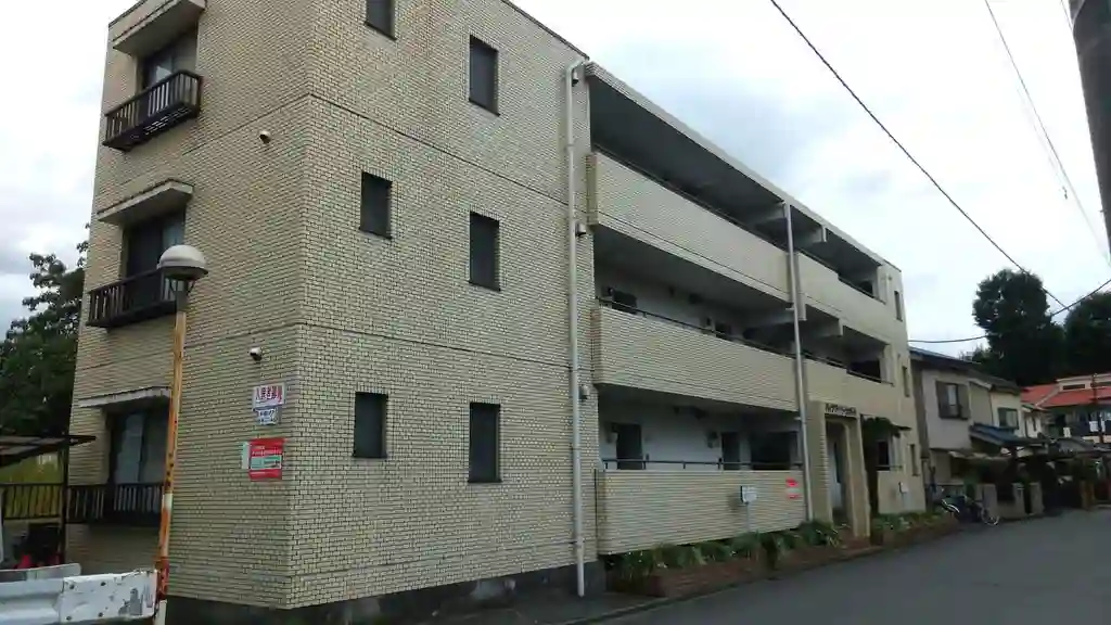 ハイツアーリーウッドA 外観