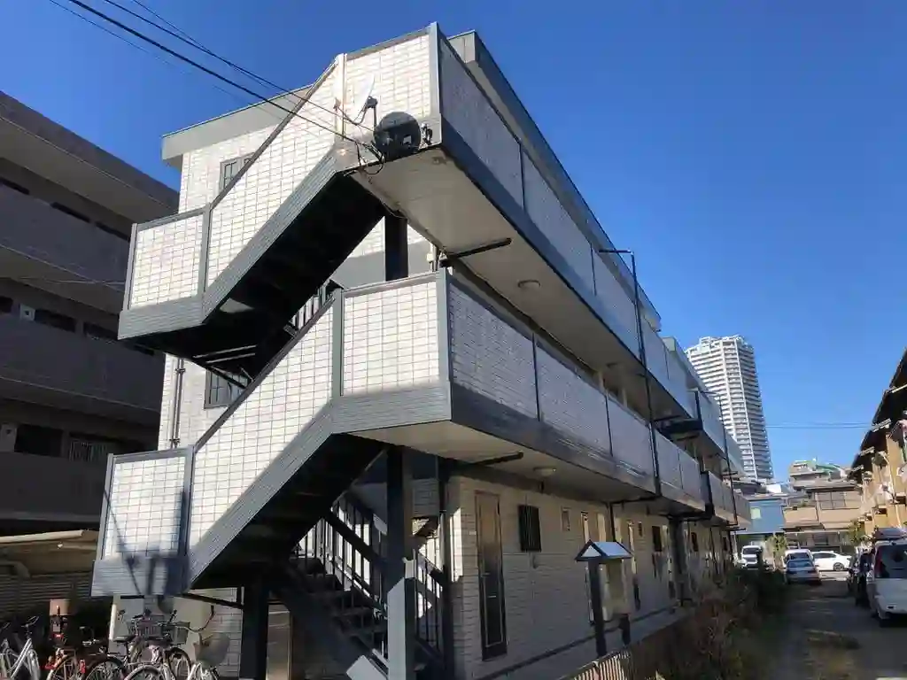 レオパレス白幡1 外観