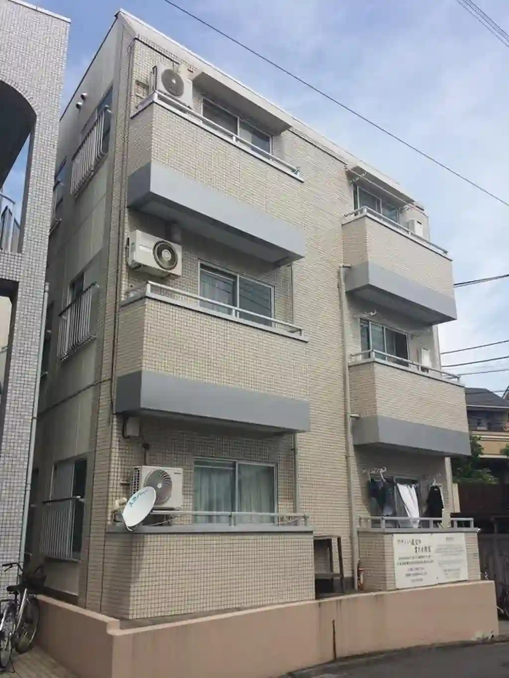 上鶴間岩波ビル 外観