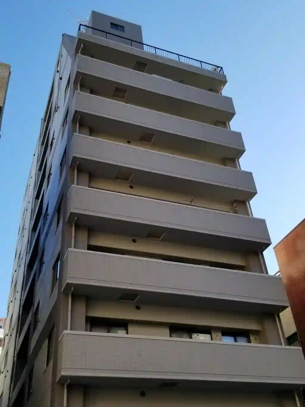 プラハ川崎本町通り 外観