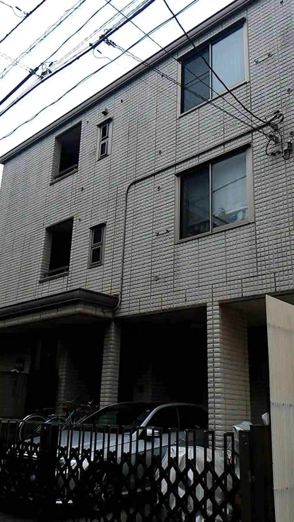 シェ・モア 外観