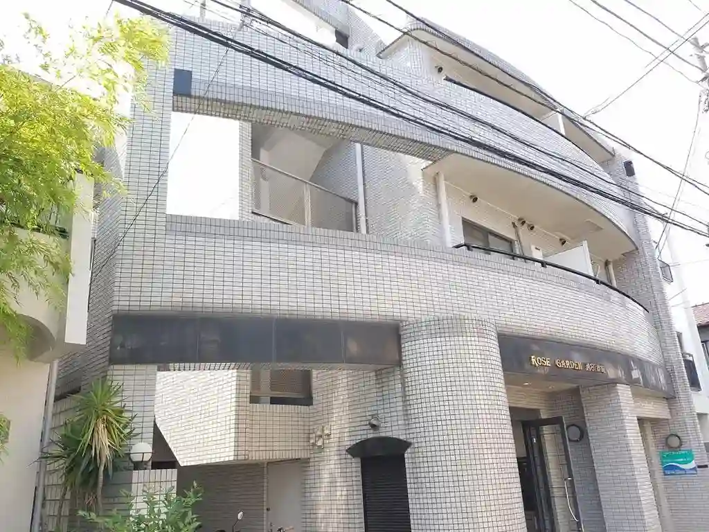 ROSE GARDEN A81番館 外観