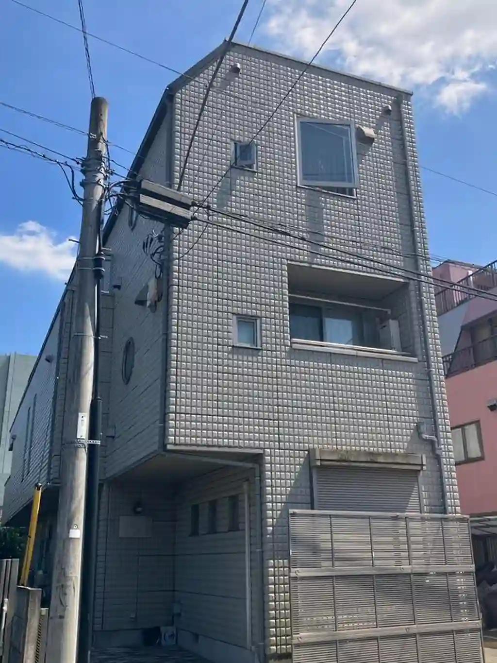L・R 外観