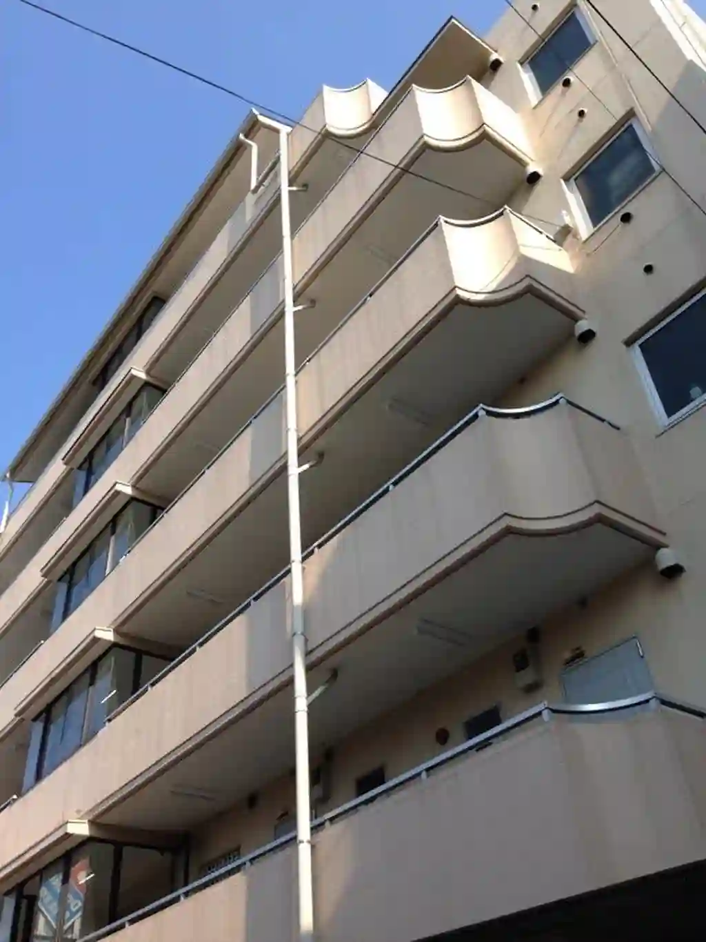 ユミ・サマリア 外観