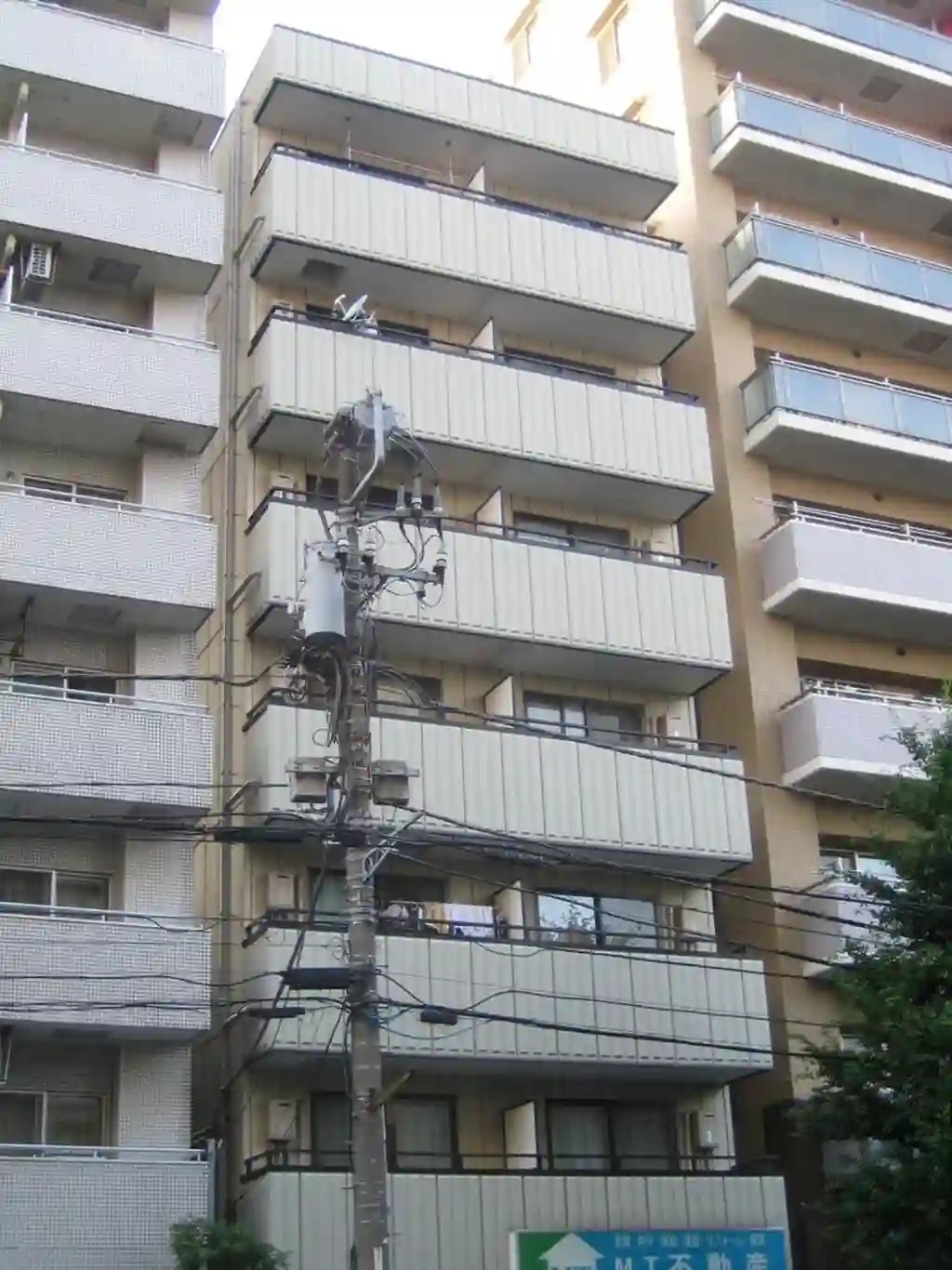 メゾンロアジス 外観