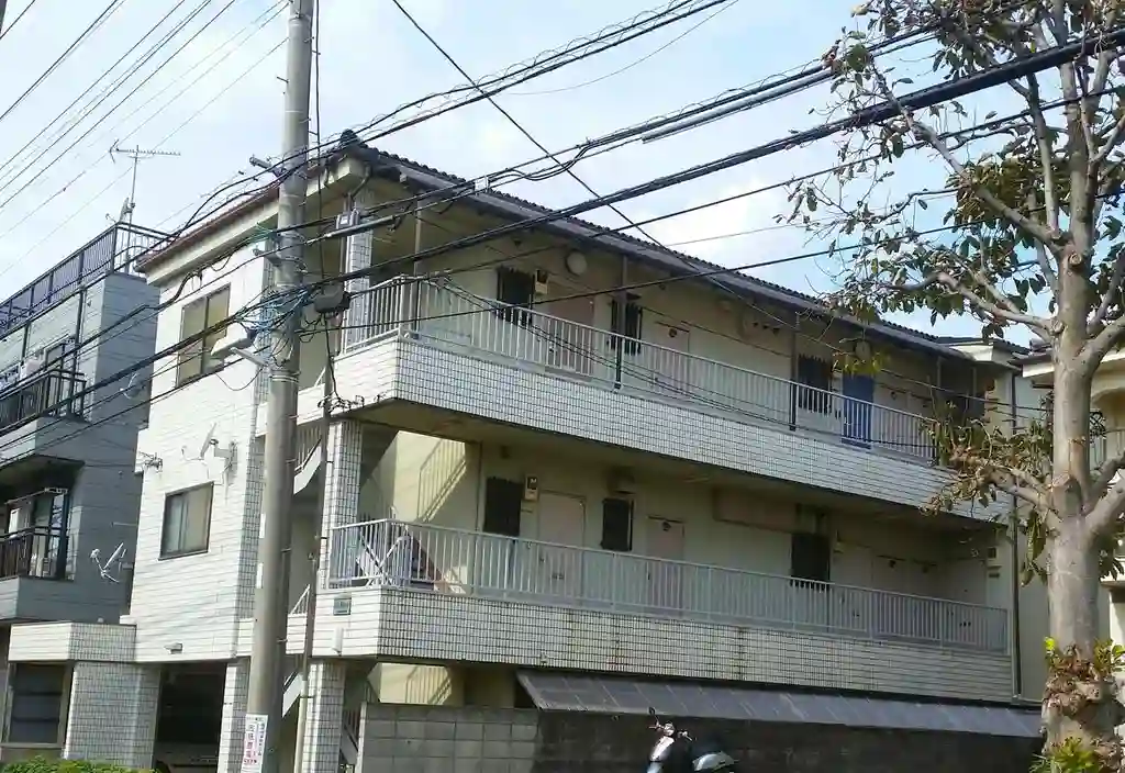 エミグラント 外観