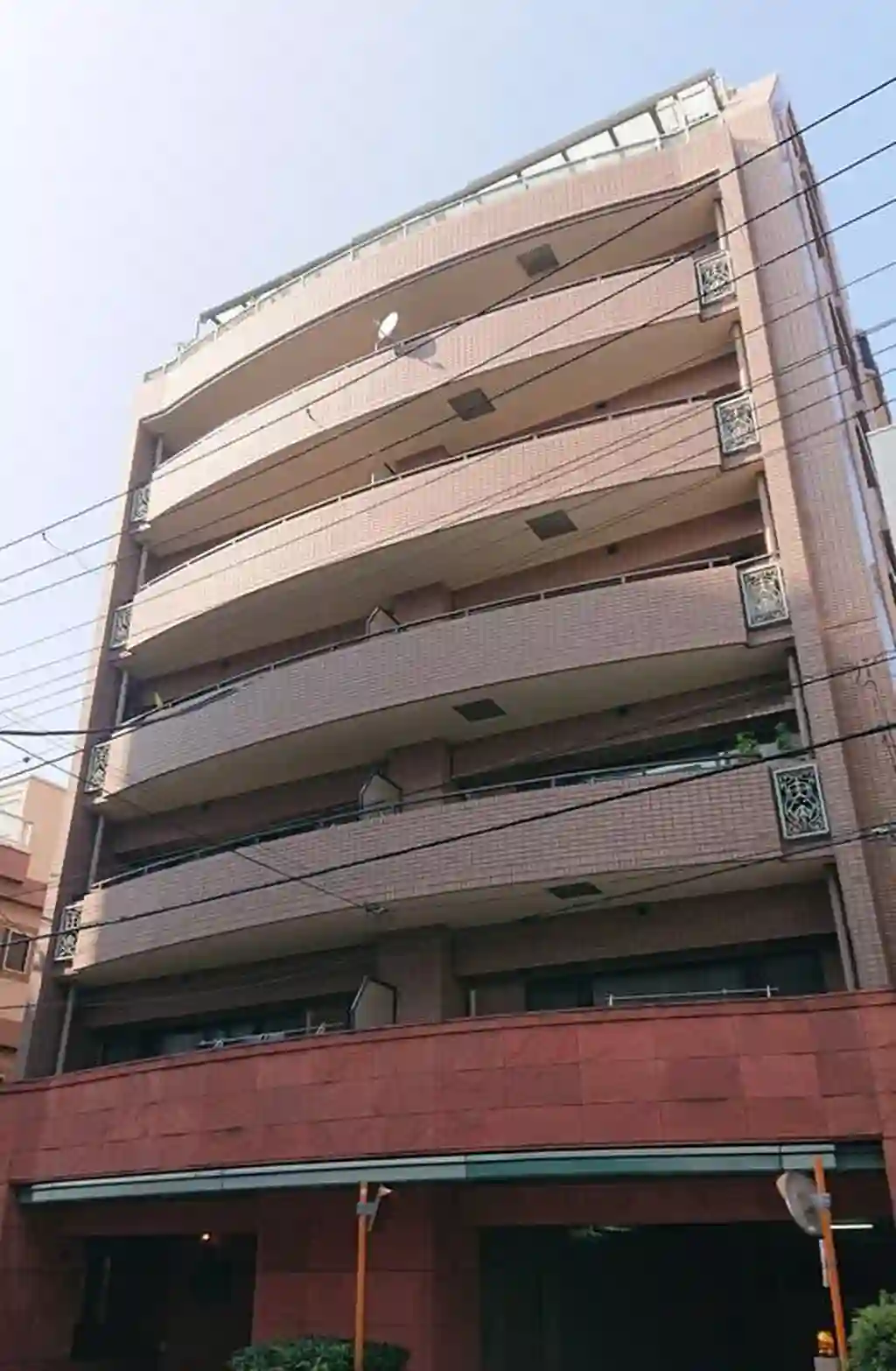 ワコーレロイヤル根岸 外観