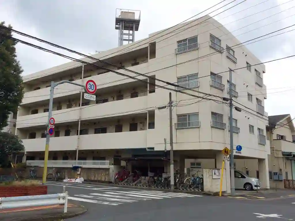 サン・ファミリー英 外観