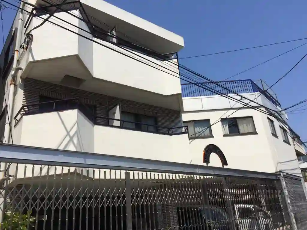ホワイトキャビン 外観