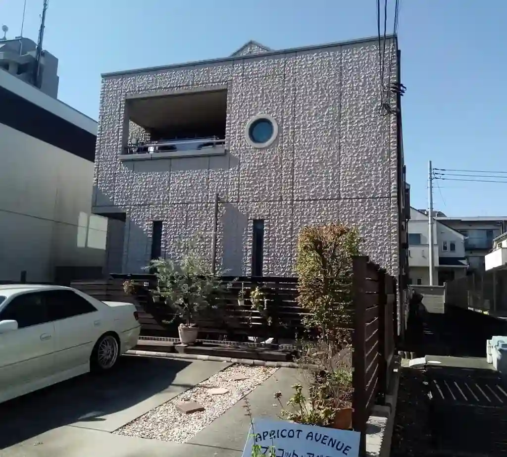 APRICOT AVENUE 外観