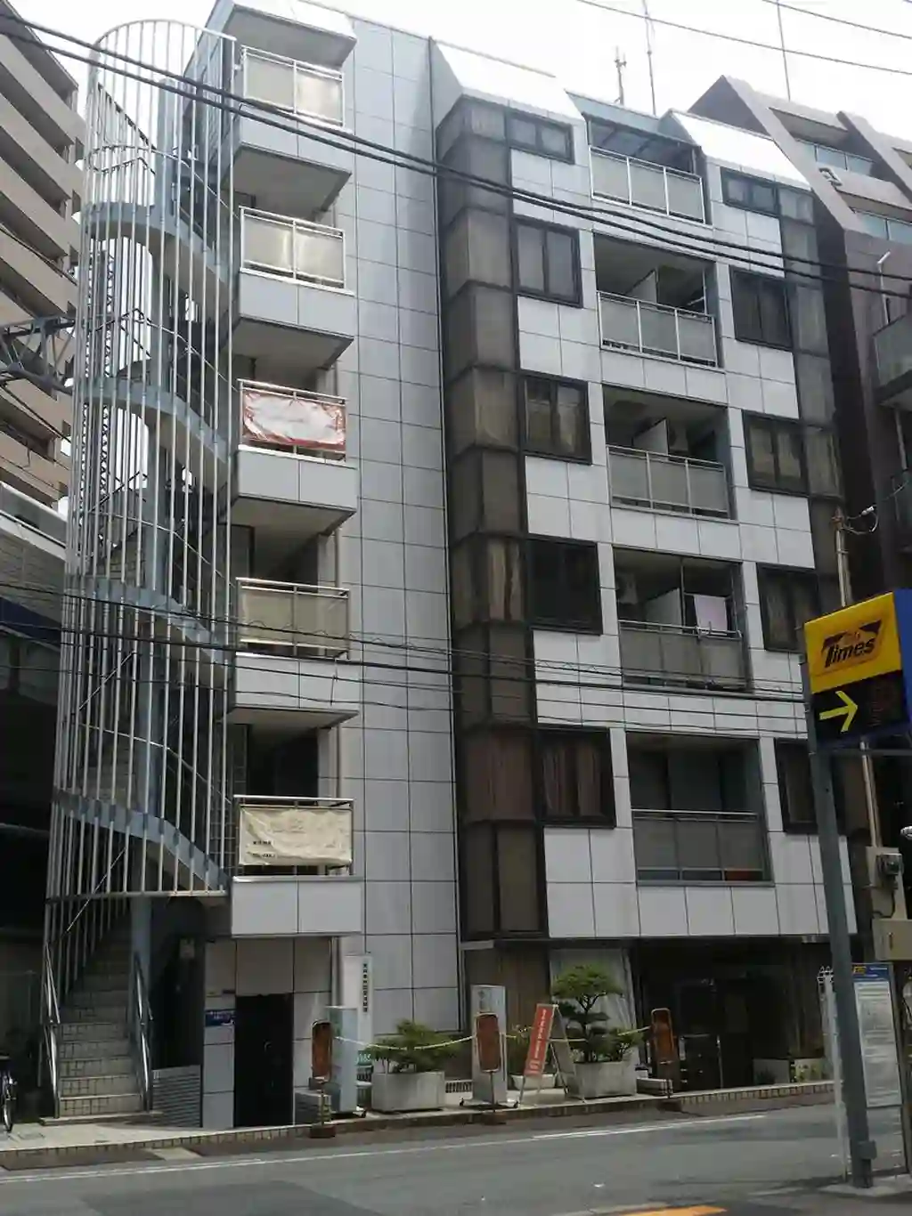 アトラクティヴオマタ 外観