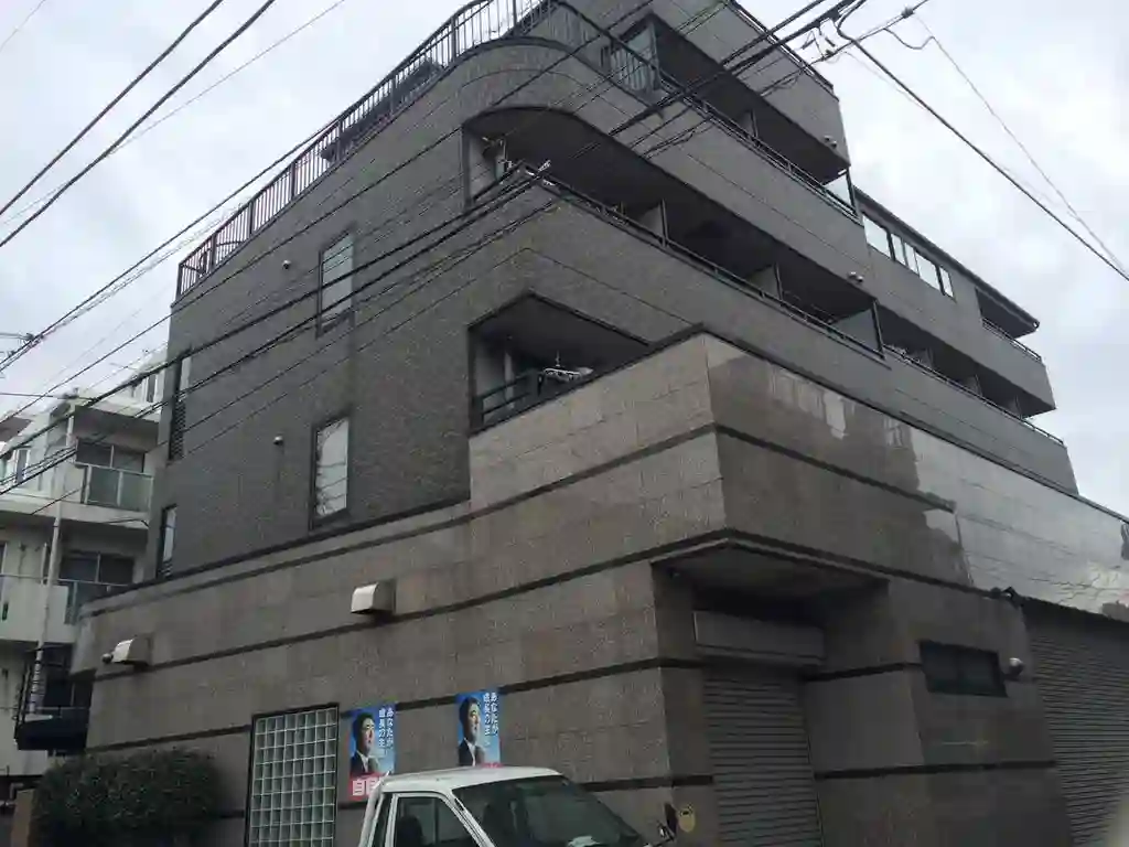 アドバンス・アイ 外観