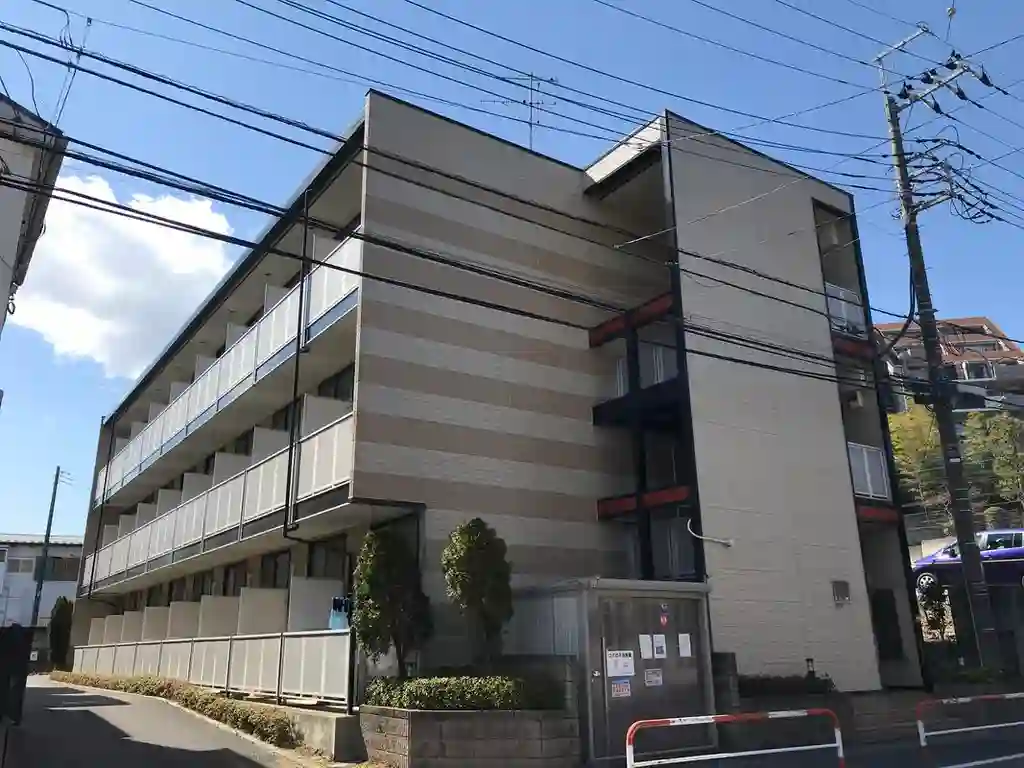 レオパレス南市場 外観