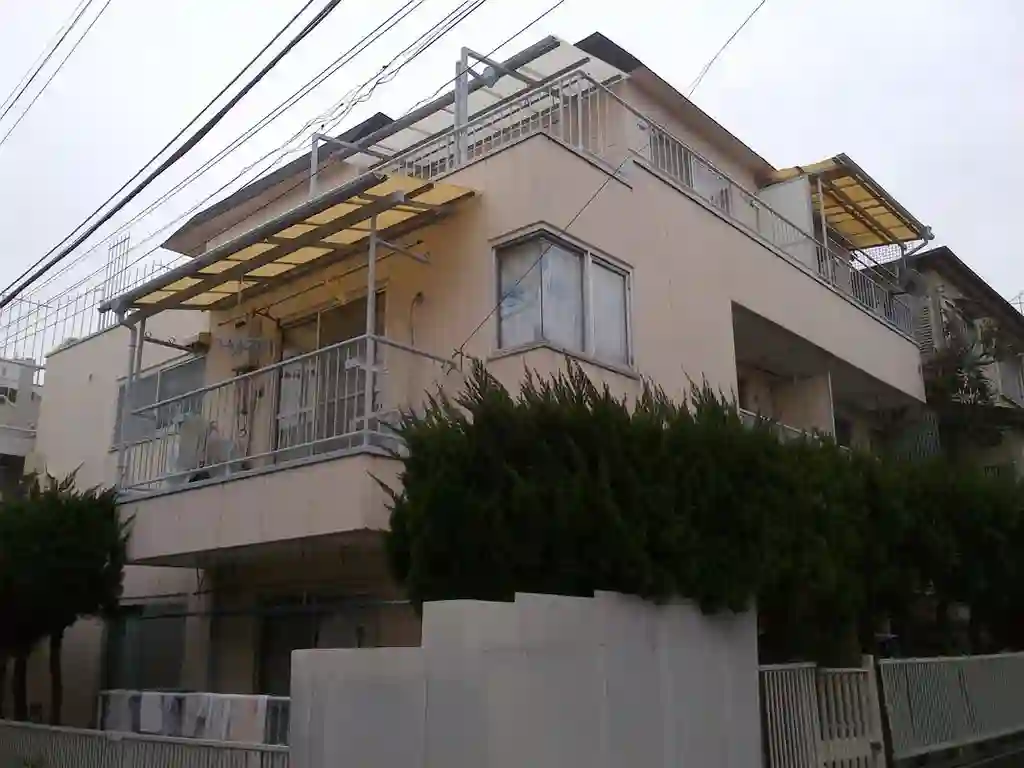 白ユリマンション 外観