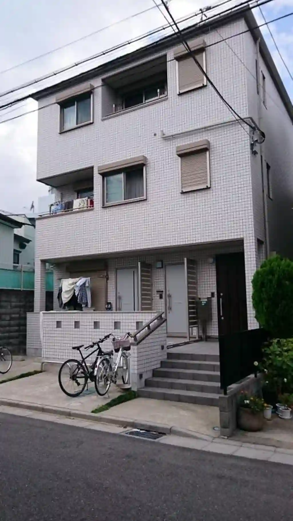 ホワイト イン 外観
