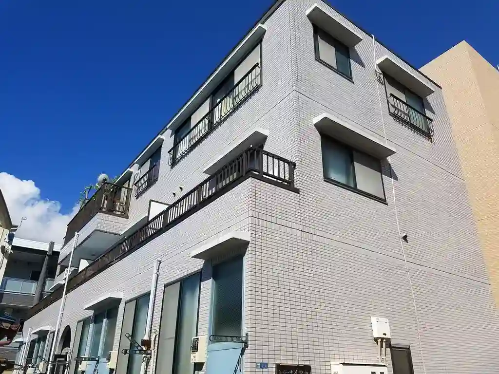 レジーナイワセ 外観