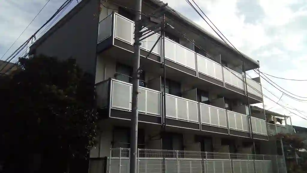 レオパレス七国館 外観