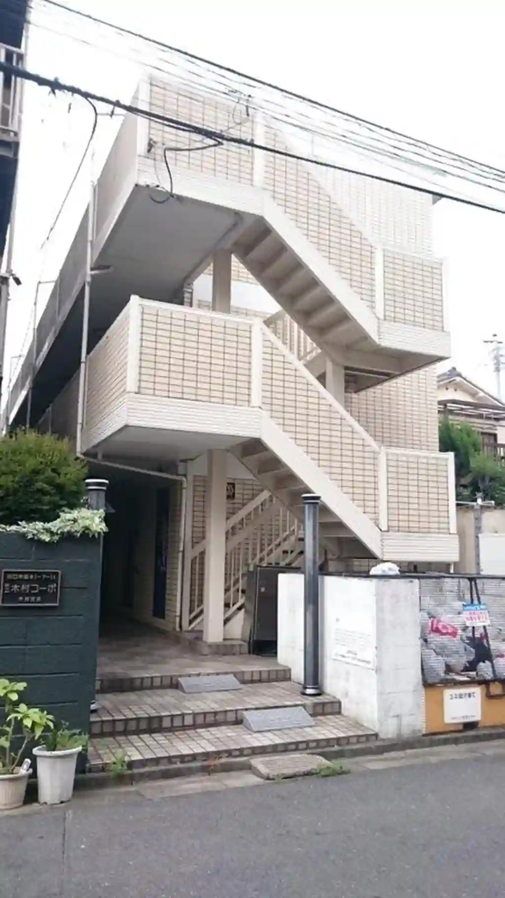 レオパレス相川マンション 外観