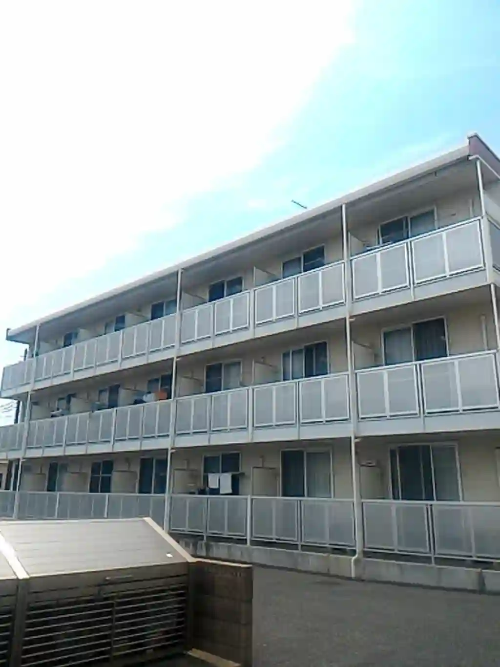 レオパレスカンパネラ 外観
