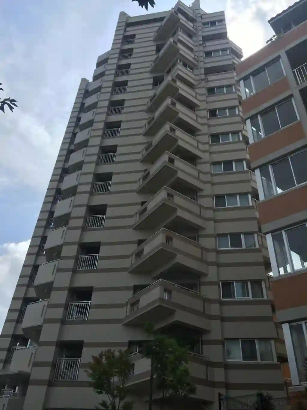 多摩ニュータウン ベルコリーヌ南大沢5-6街区3号棟 外観