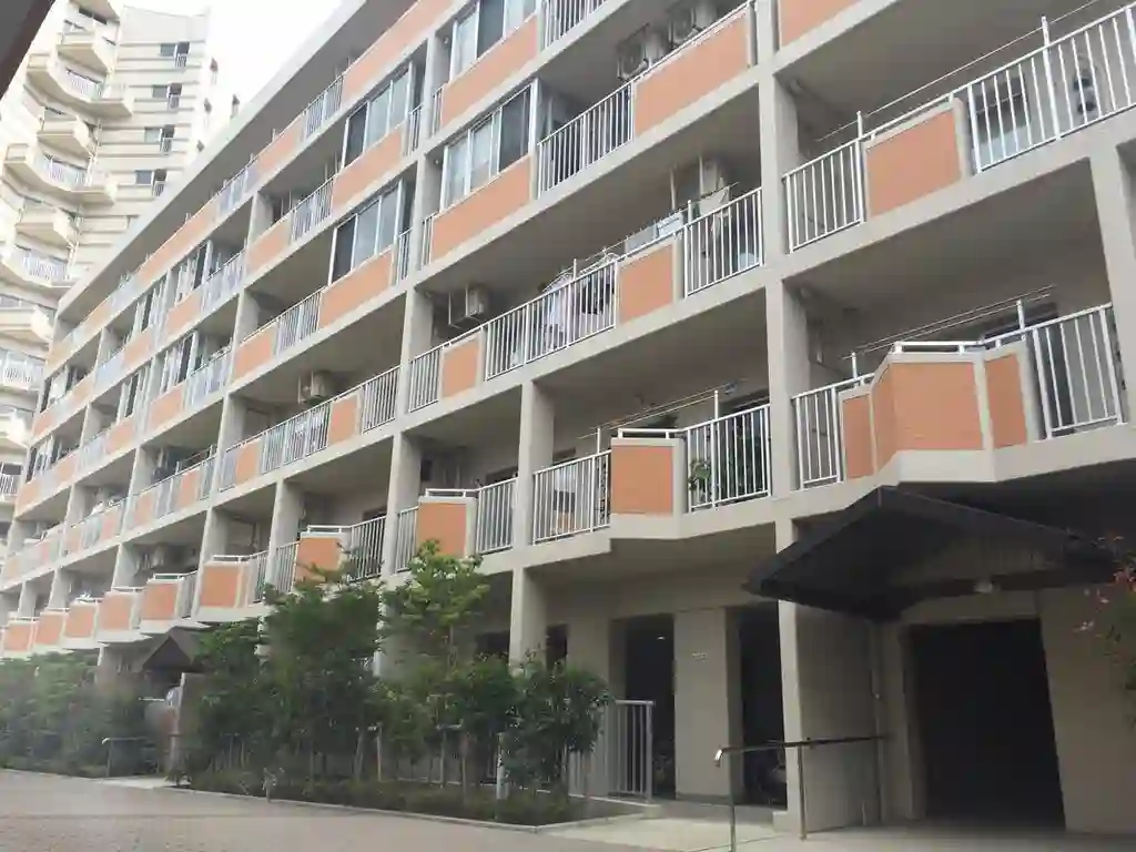 多摩ニュータウン ベルコリーヌ南大沢5-6街区4号棟 外観