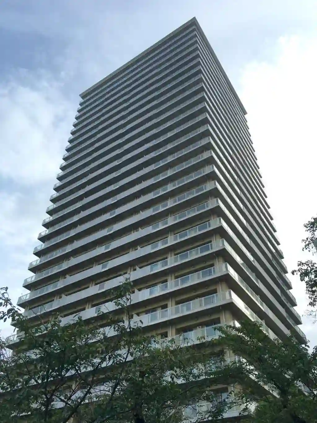 ザリバープレイスウエストタワー 外観