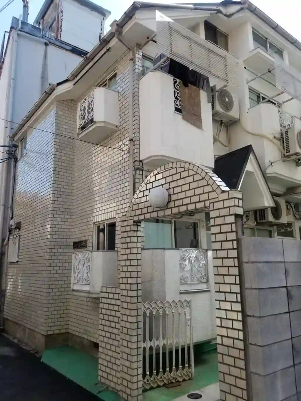 シャトル中野 外観