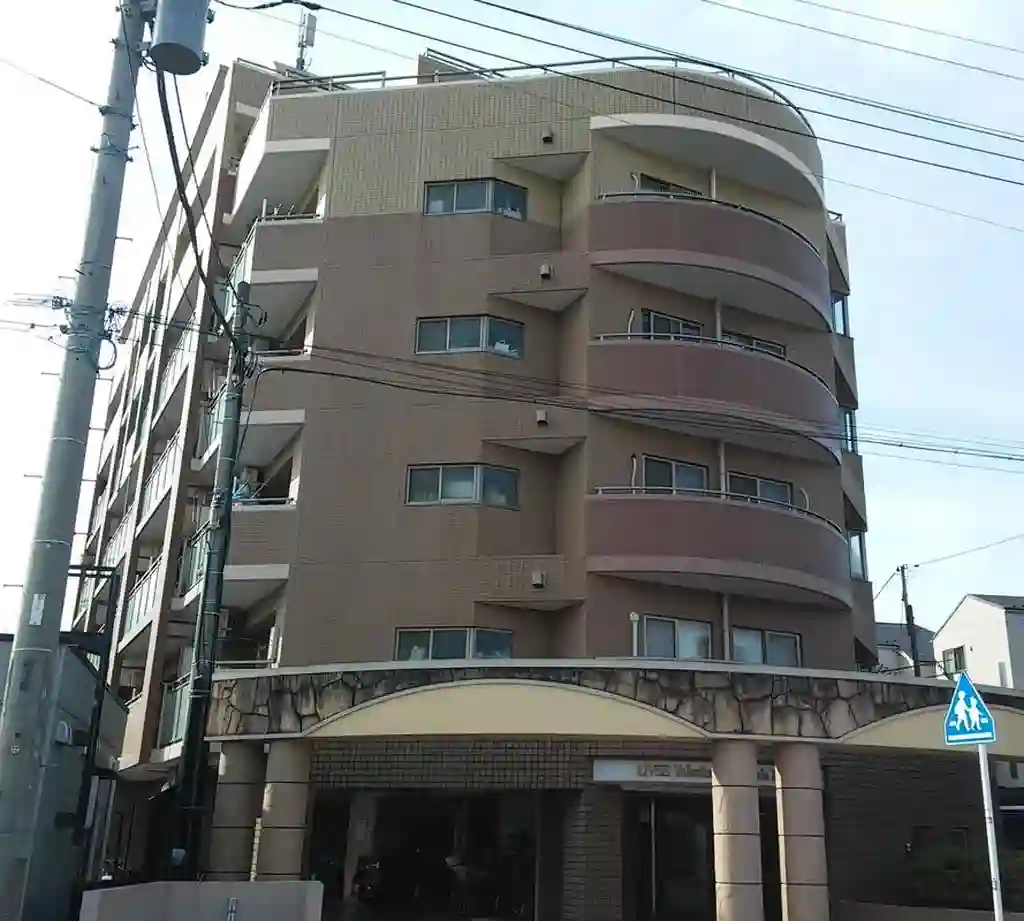 リブゼ横浜カルミアパレス 外観