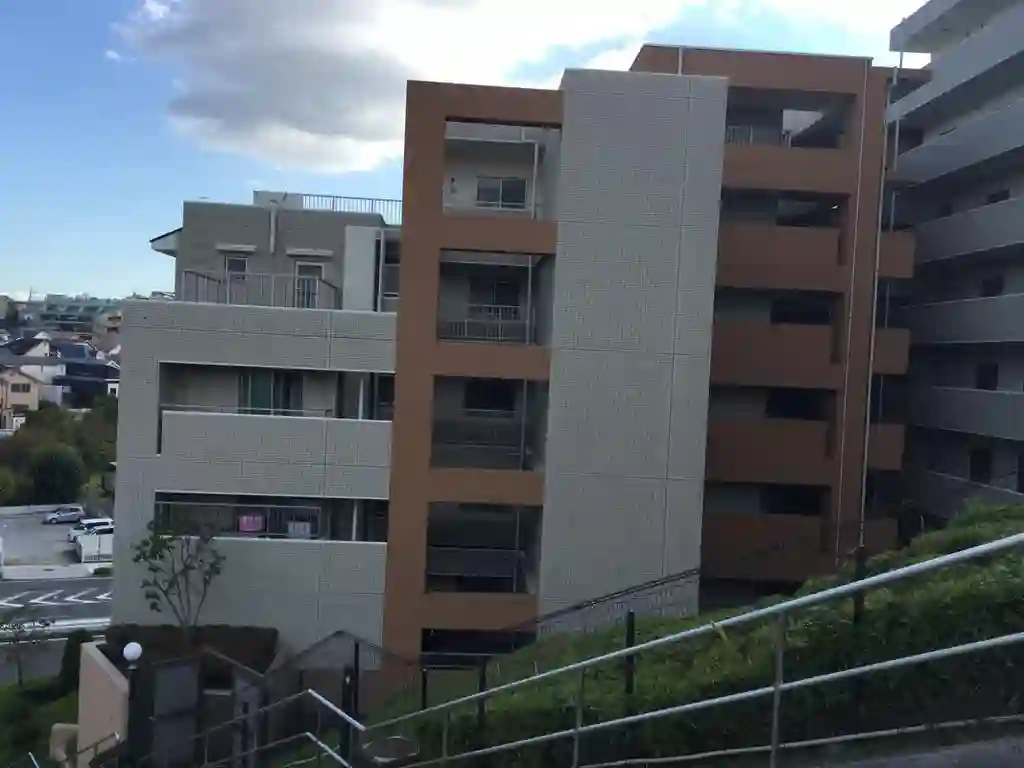 ヒルハイツたまプラーザソルヴィルB棟 外観