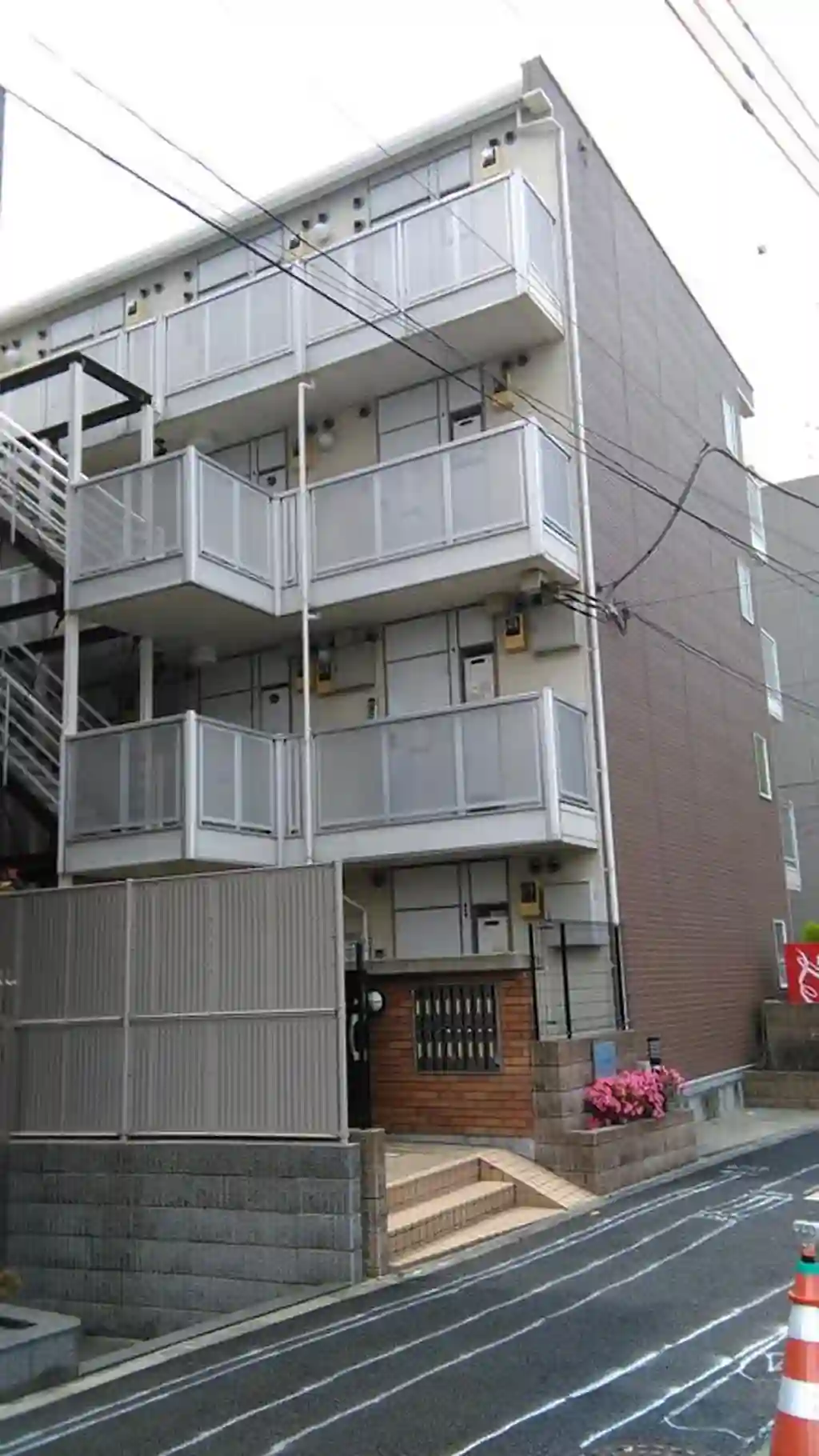 レオパレスワイズ溝口 外観