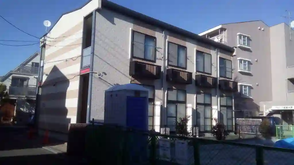 レオパレスアゼリア 外観