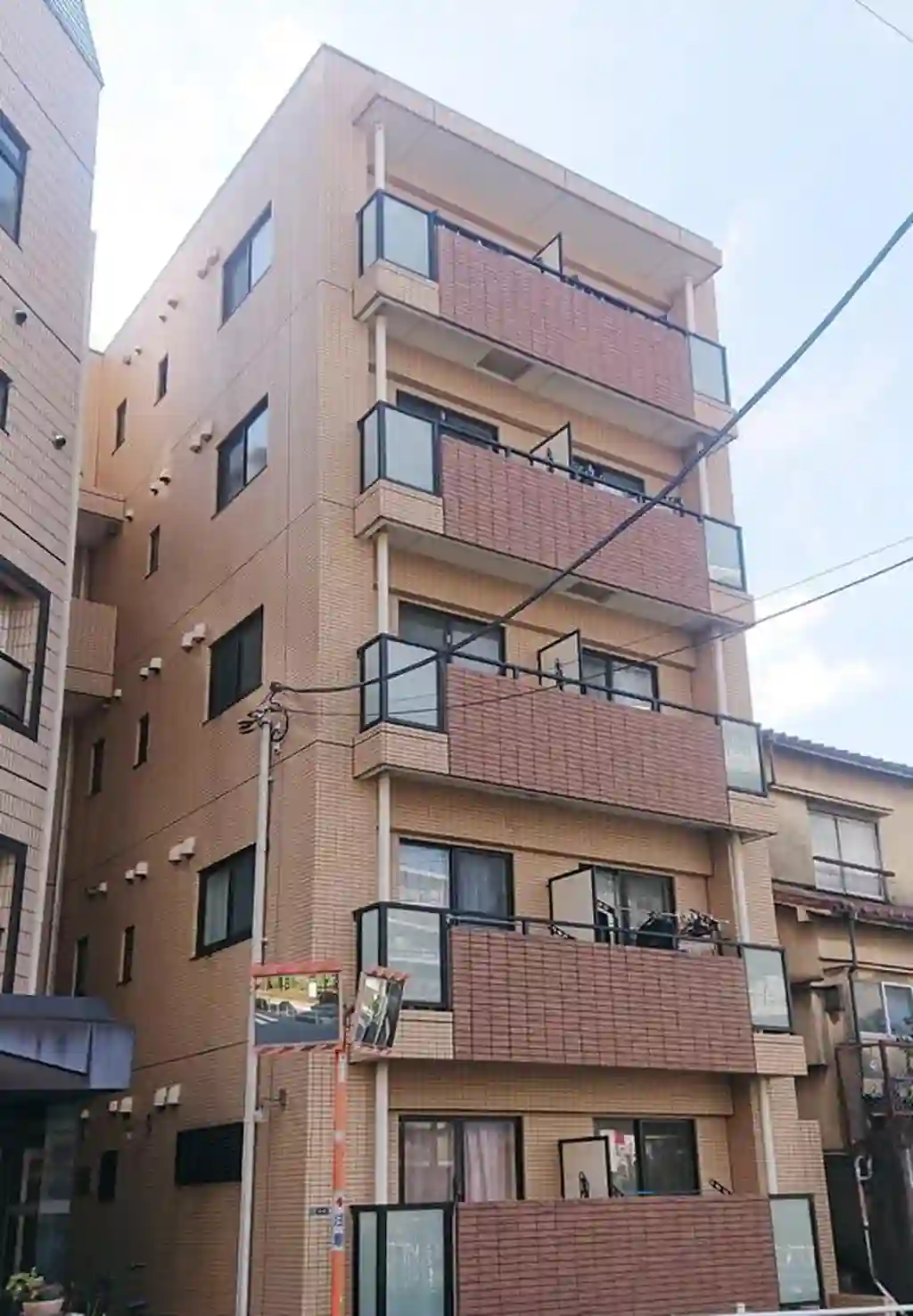 アローヘッドビル 外観