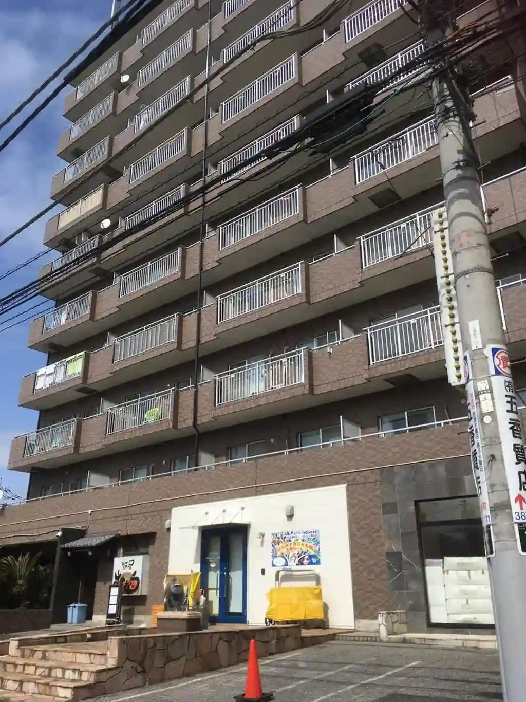 インシュランスビル 外観