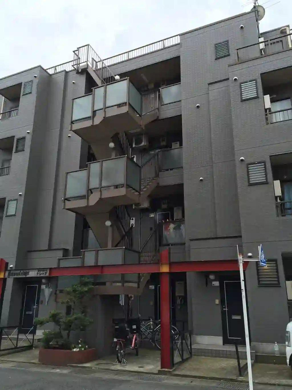 ナレッヂ 外観