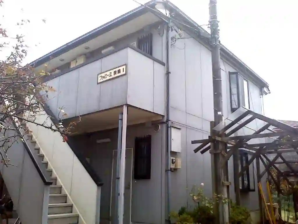ファミーユ清鶴 外観